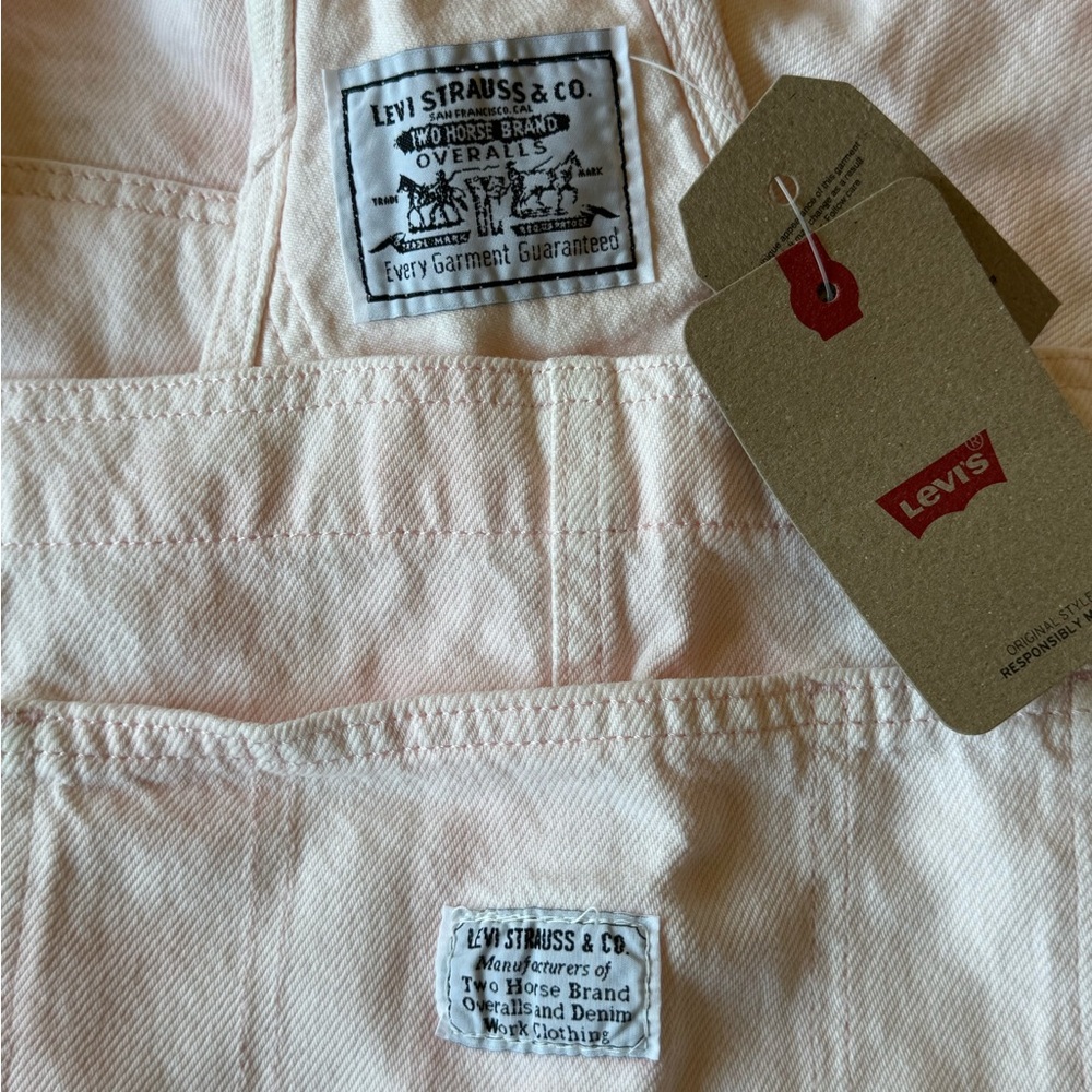 Levi’s Women’s Vintage-Inspired Shortalls Pink Size M NWT - Picture 3 of 5